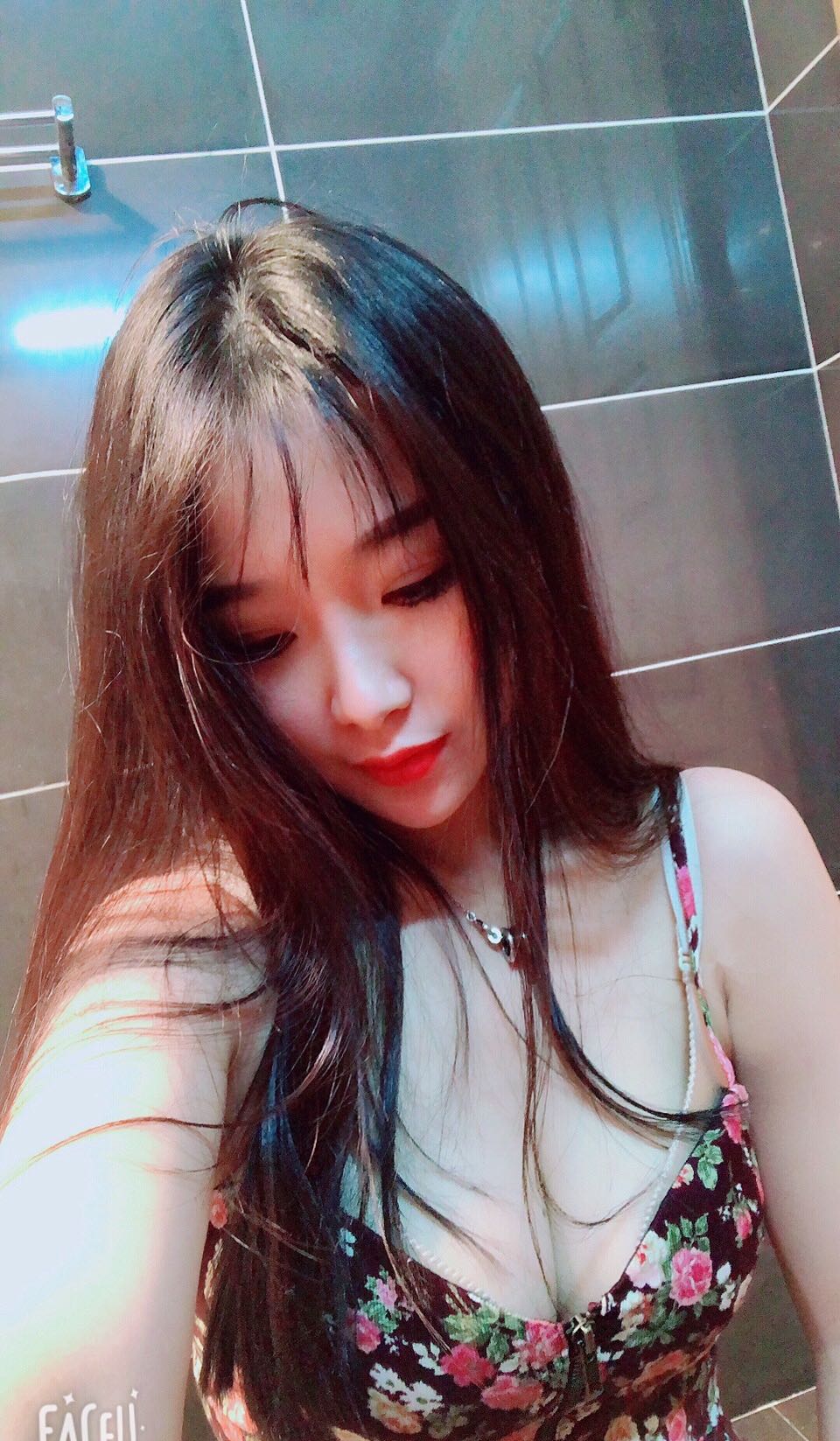 白领大胸，粉白嫩鲍，整的挺明白的