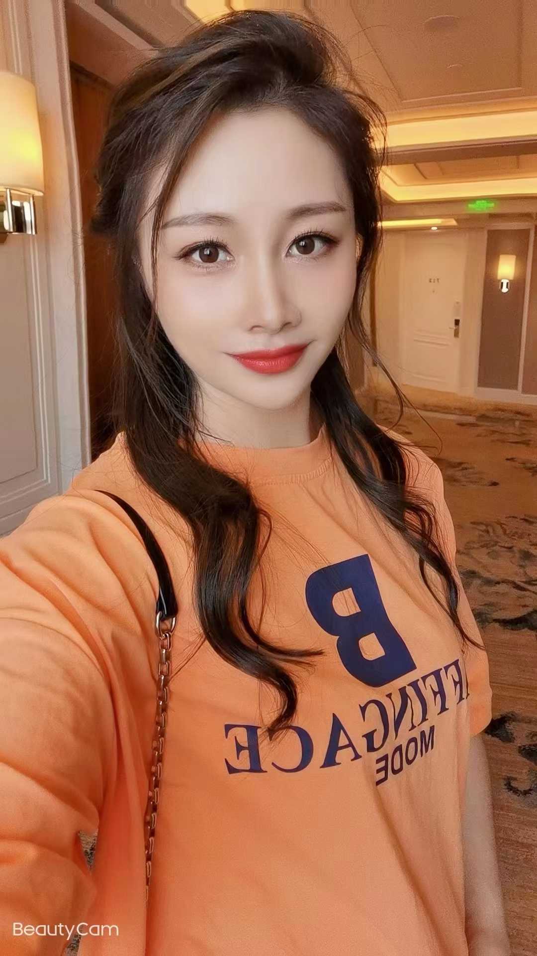 纯兼职的漂亮小姐姐