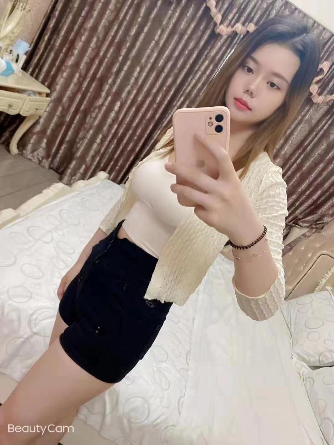 刚刚满20岁大胸妹妹