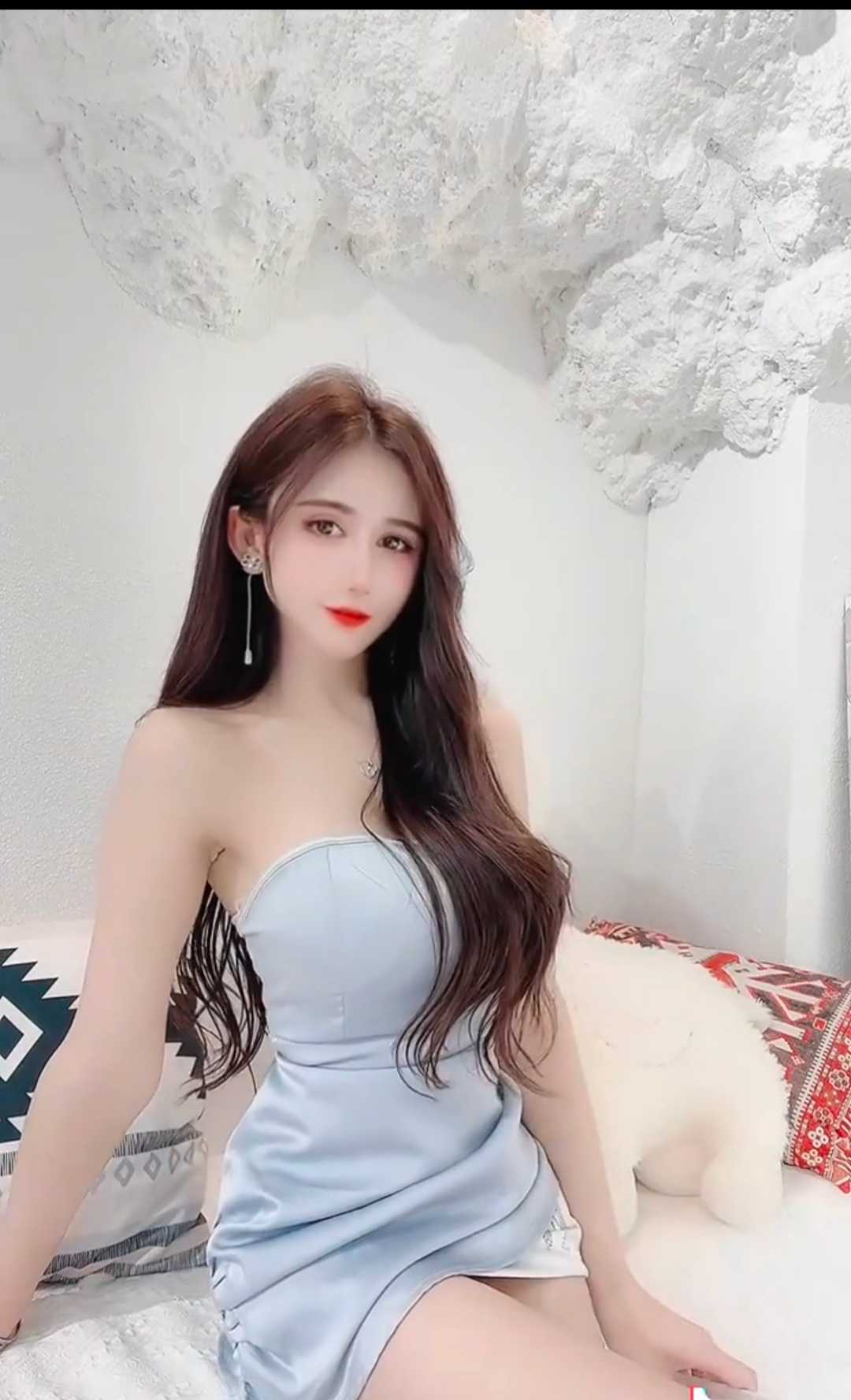 分享漂亮大方的小姐姐