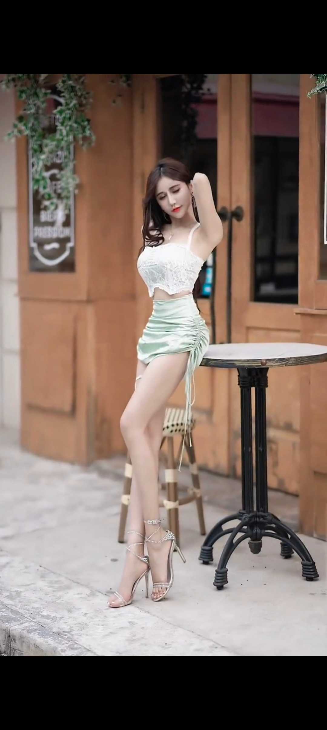 分享漂亮大方的小姐姐