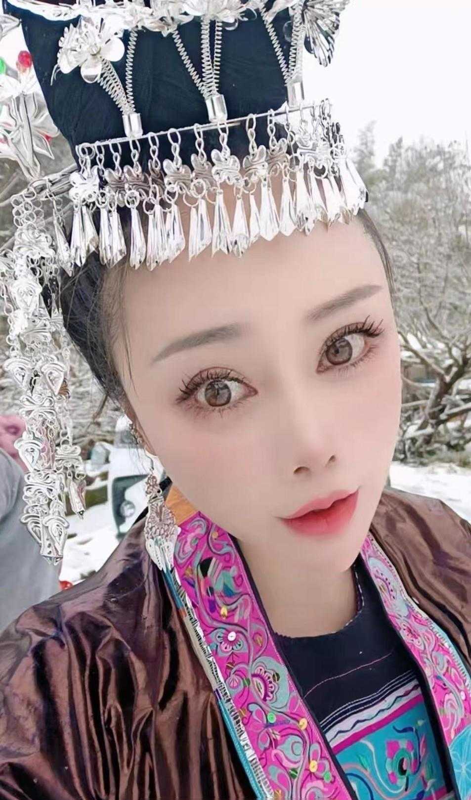 苗族大眼睛妹妹