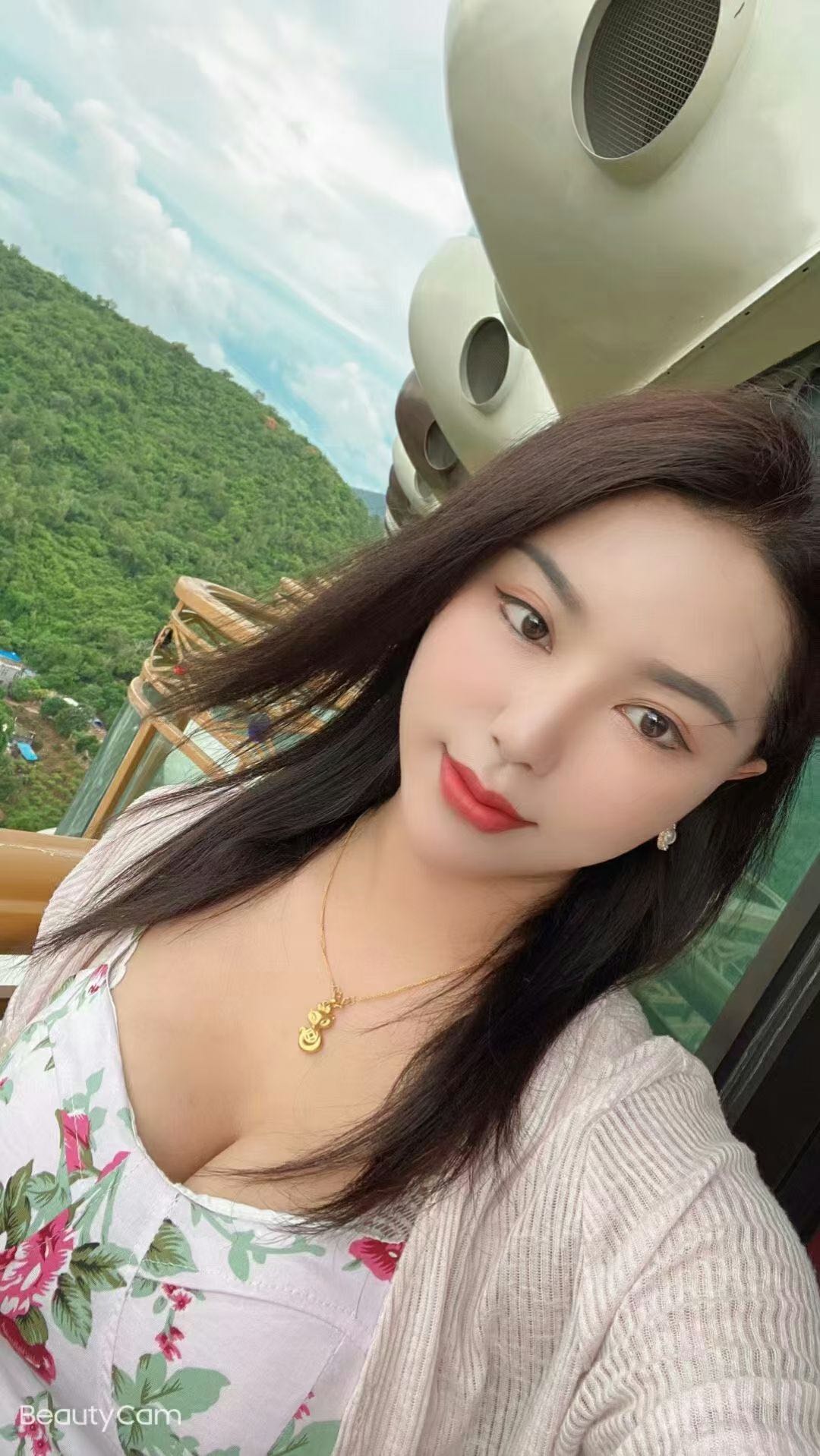 海口性感大灯妹妹小小