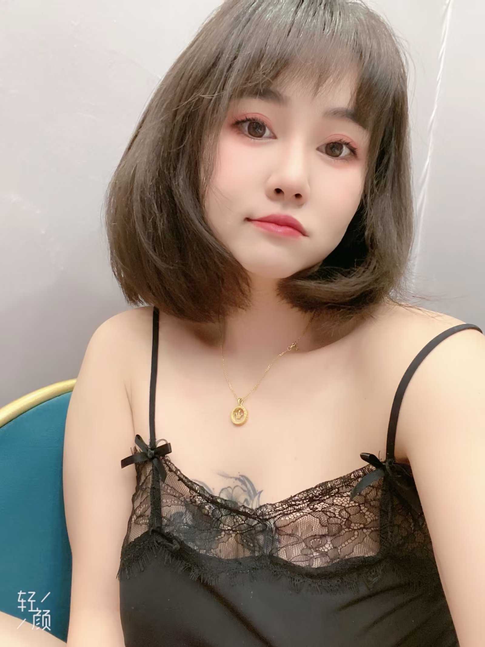 极品美女，一手抓不住