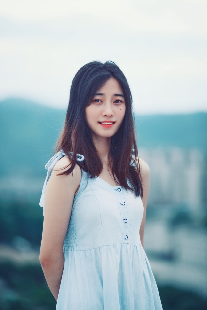 嫩乳十足的小美人