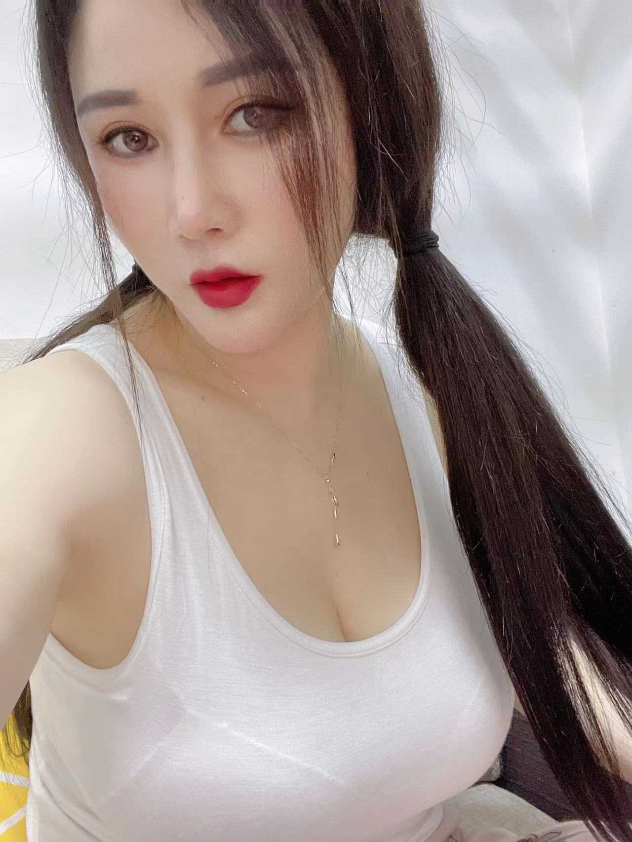 超大胸性感漂亮嫩嫩