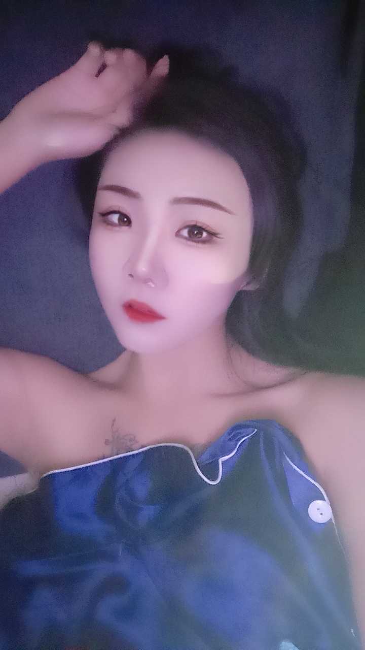 19岁的年轻兼职妹子