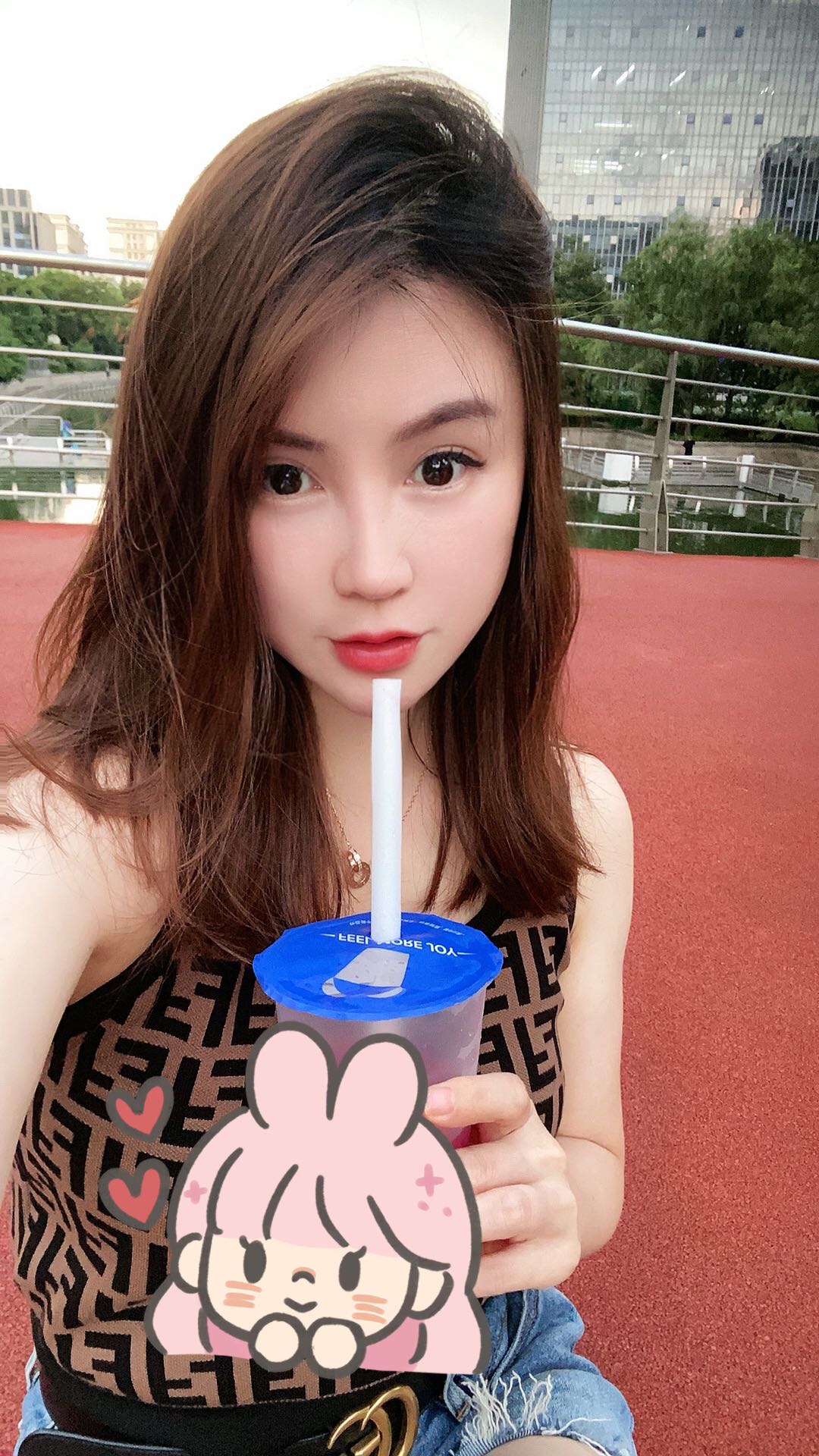 新天地甜美小燕子妹妹