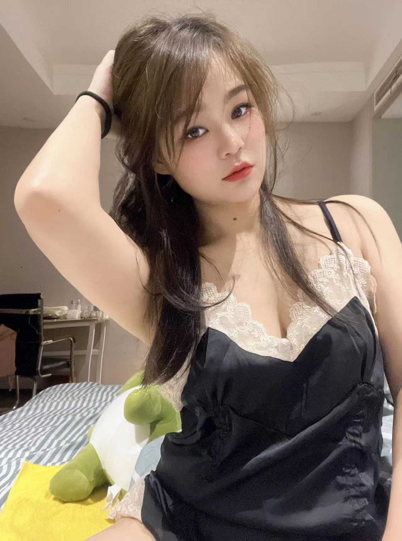 杭州萧山00后含含小妹