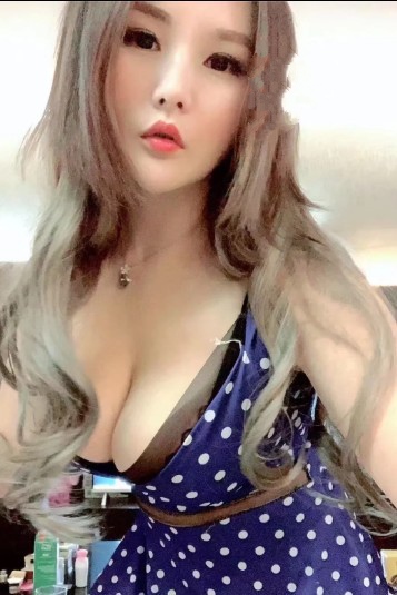 乌市很有名的大胸妹