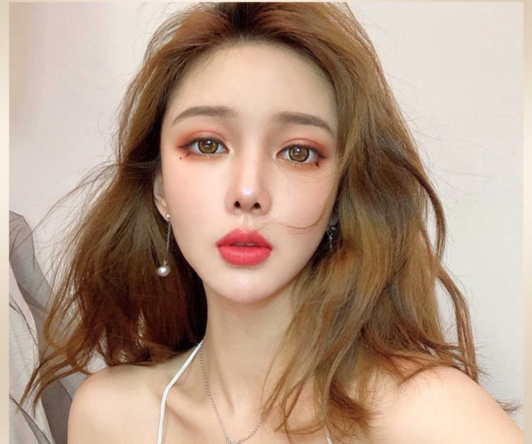 spa半裸小姐身材好，年龄小