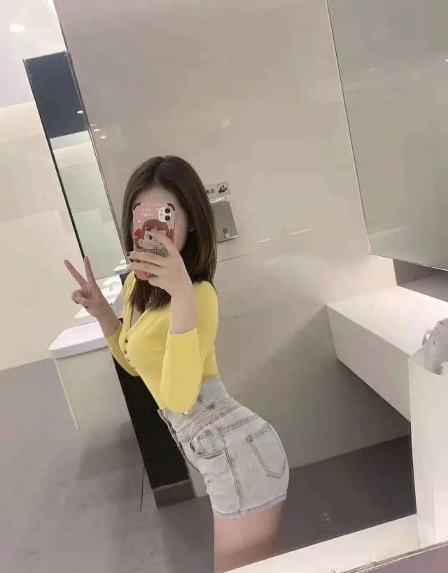 高颜值兼职妹妹