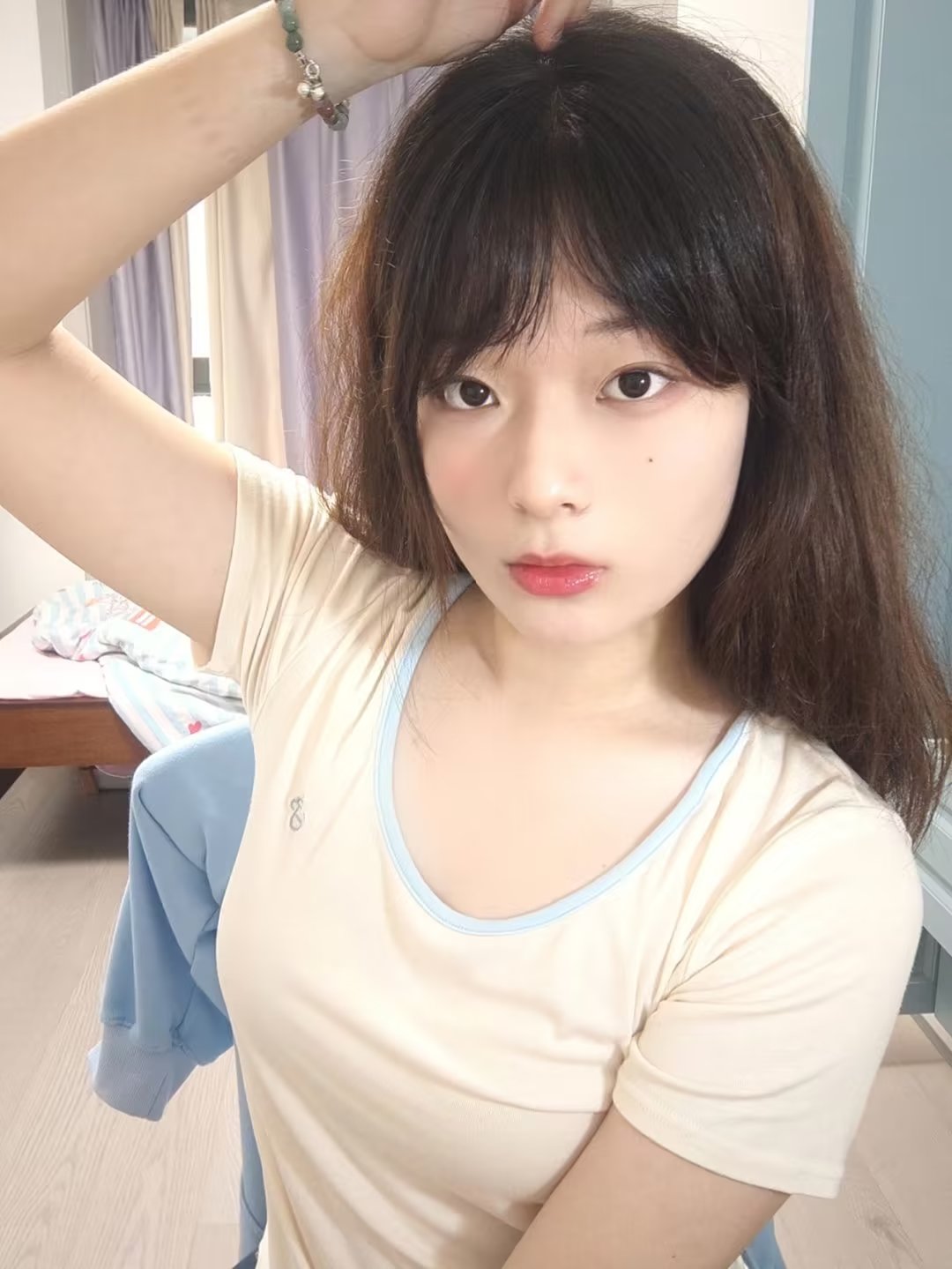 龙岗南联地铁站附近漂亮妹子