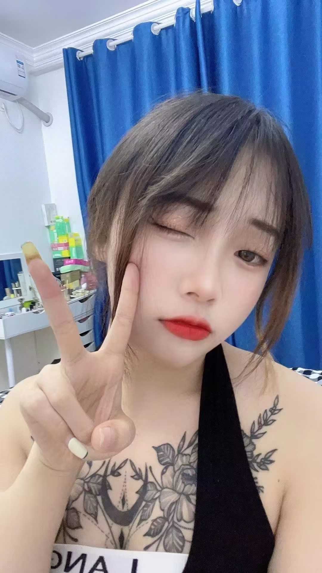 雨花区大胸纹身sao妹子