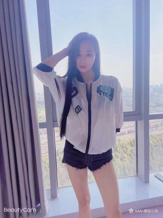 南站的性感兼职妹妹