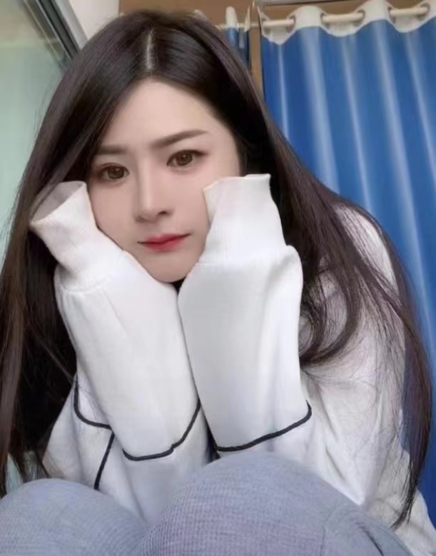 皮肤白皙，可爱，也很配合