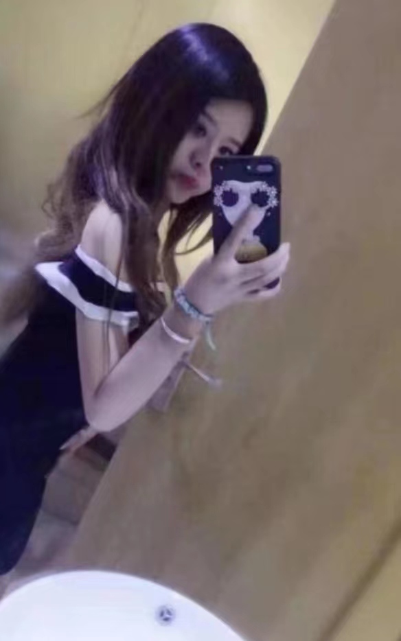 皮肤白皙，可爱，也很配合