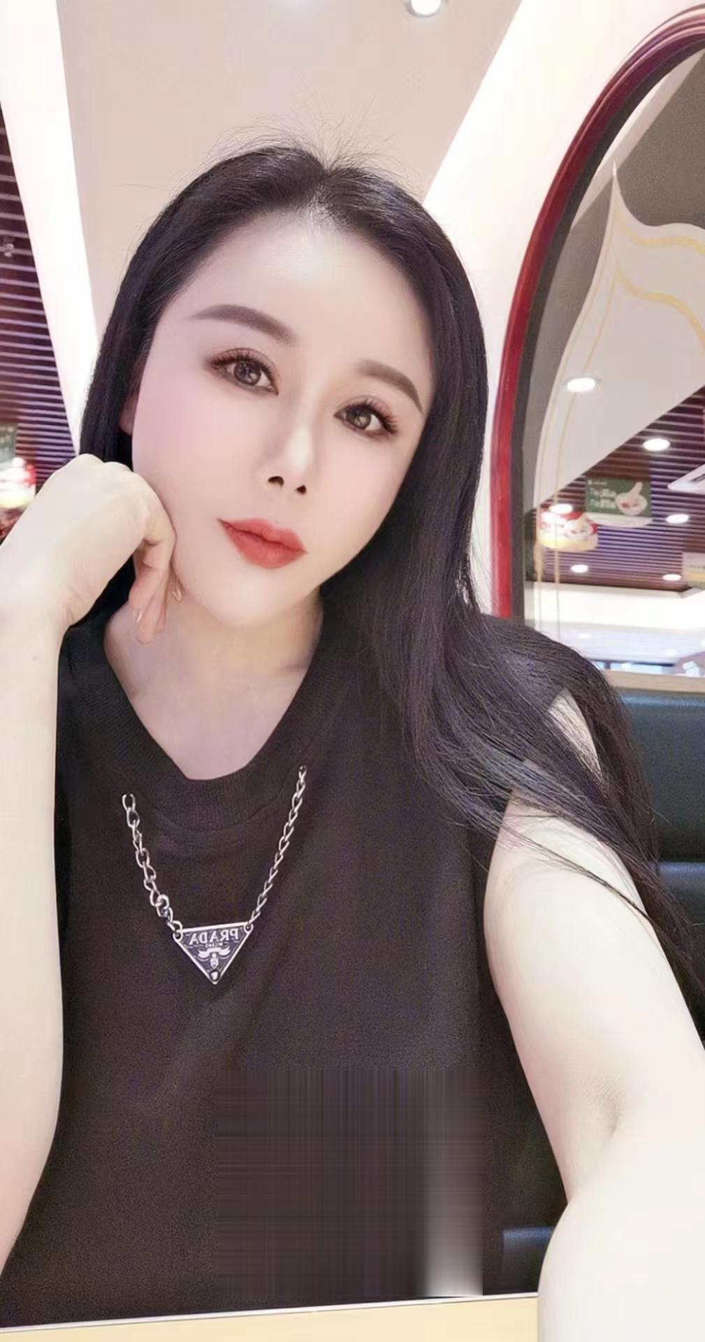 摩尔城精致女人