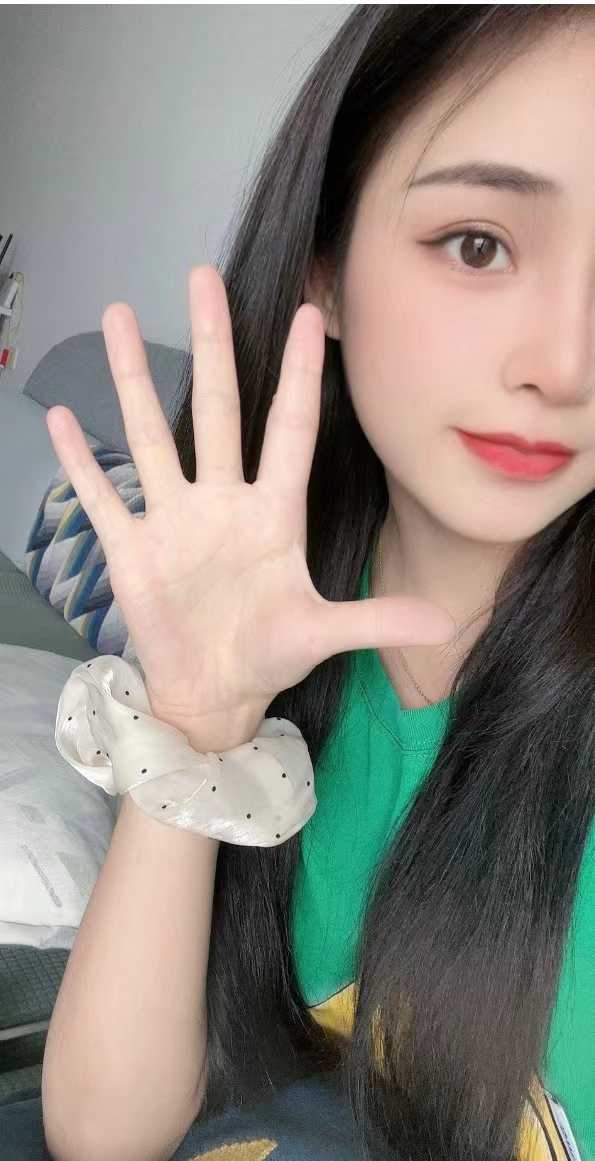 甜美可爱的小腰精