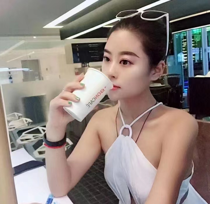 年轻好看性感的妹子