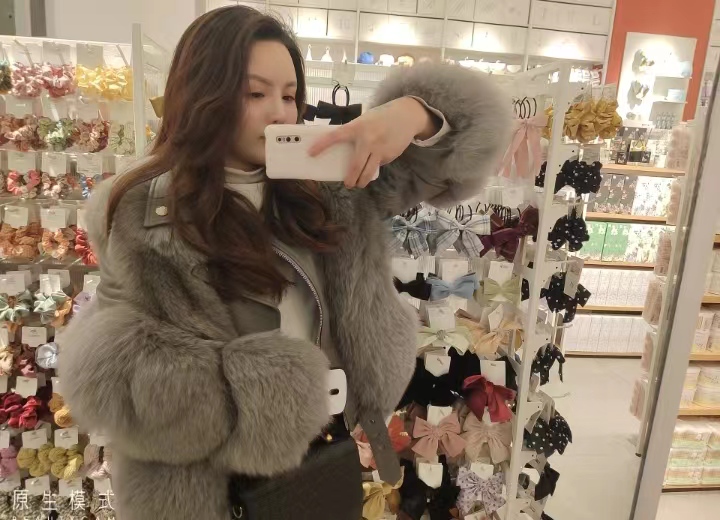 很会穿衣服的少妇