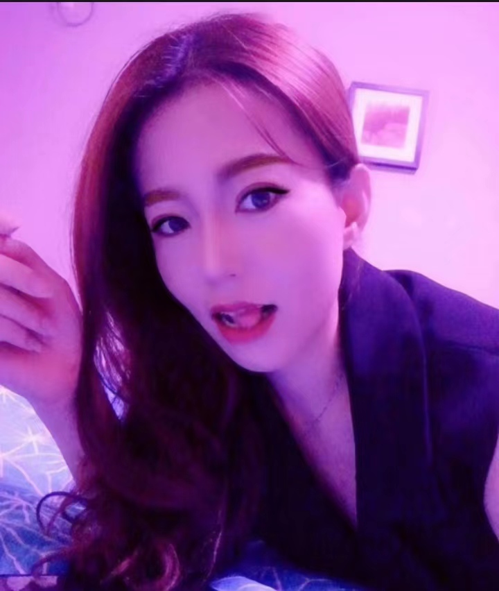 胸很大，手感很棒的妹子