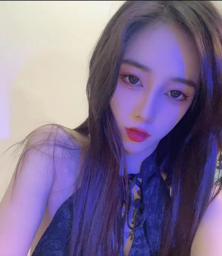 超级超级超级好看的小姐姐