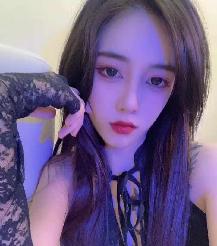 超级超级超级好看的小姐姐