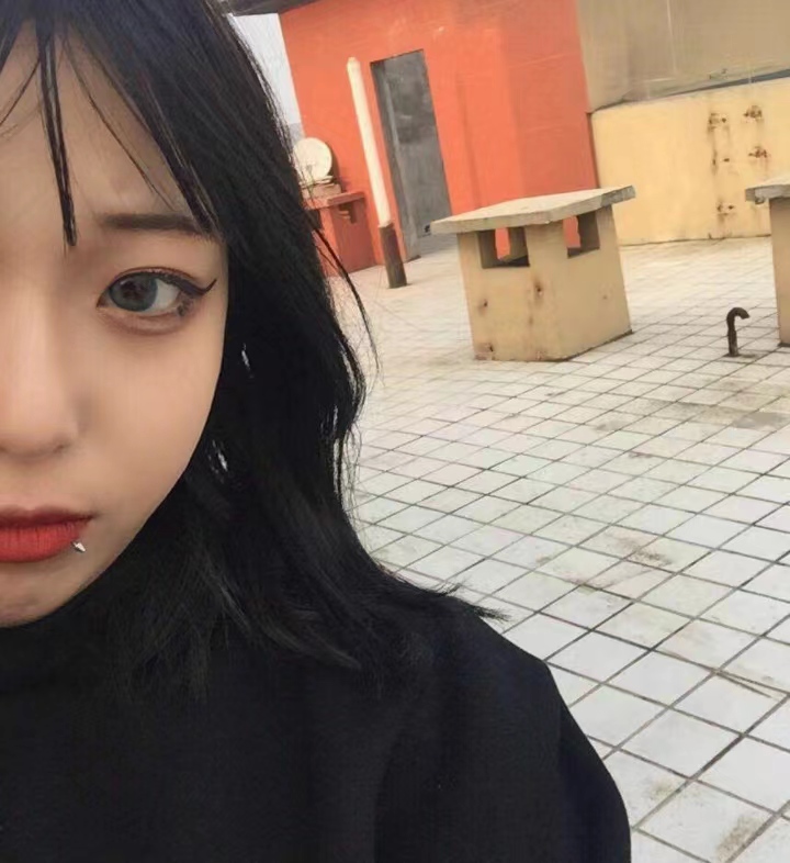 可爱学生妹初入行