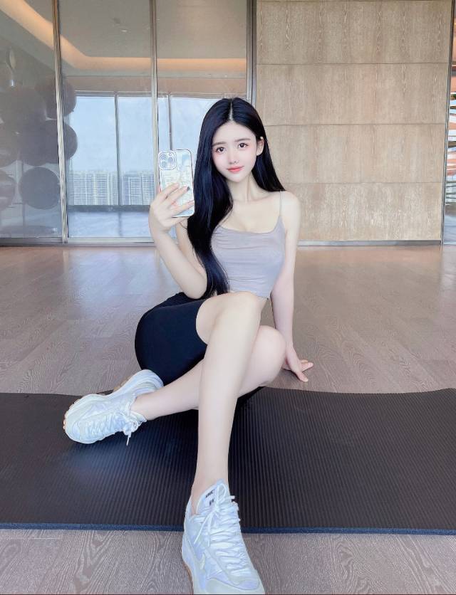 爱做瑜伽的漂亮妹妹