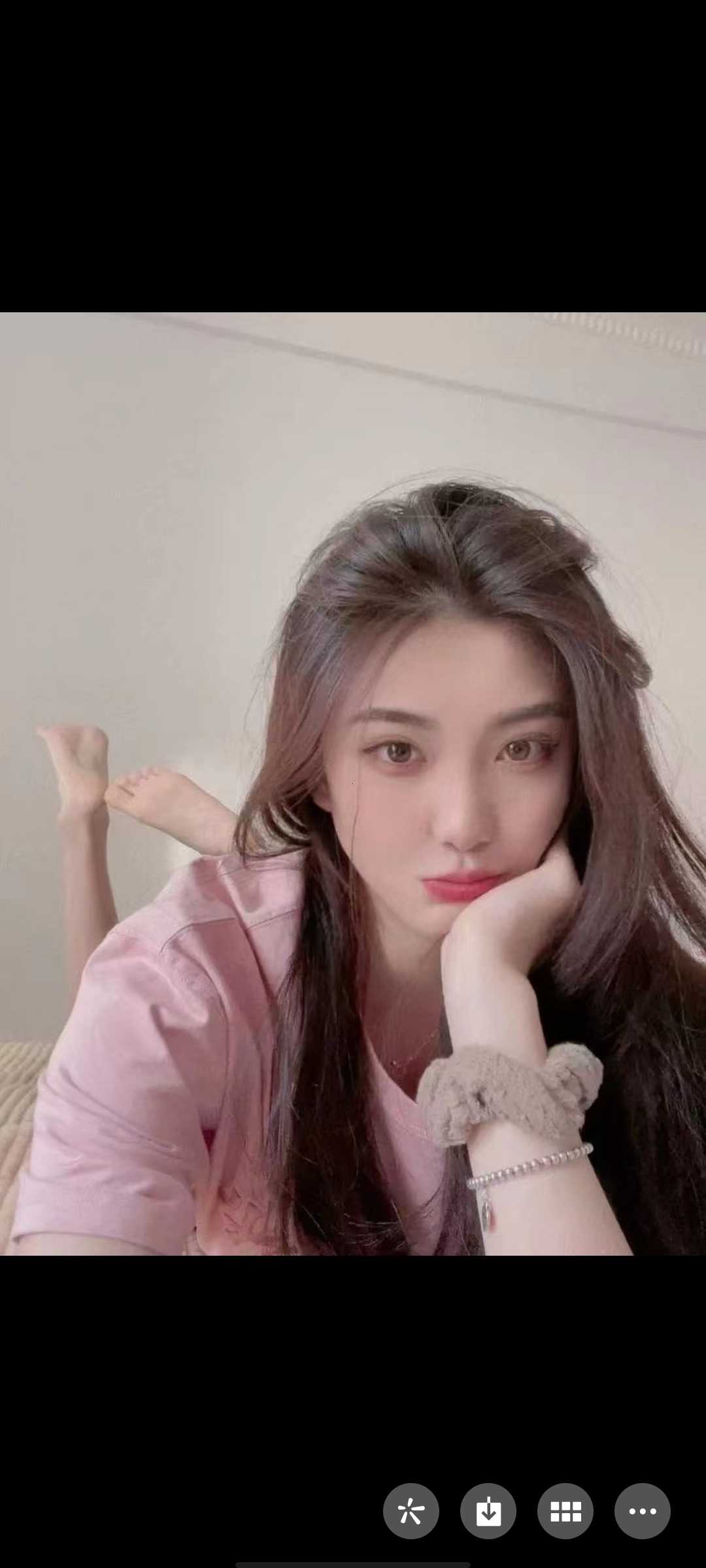 服务系的，还有三个姐妹