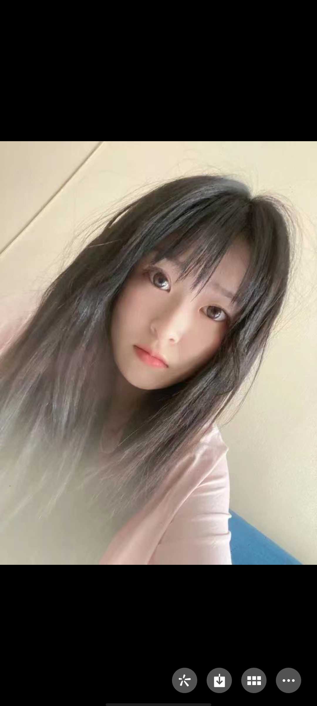 服务系的，还有三个姐妹