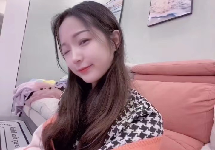 刚下海颜值中上