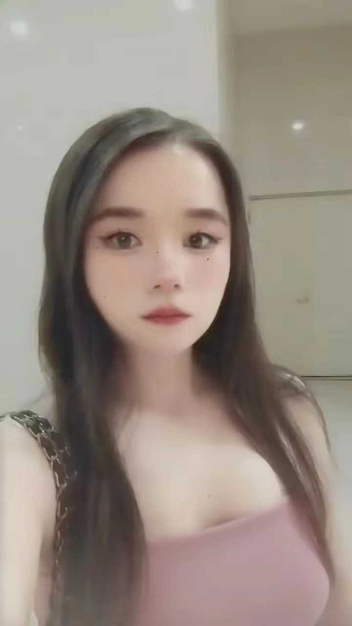 可爱丰满小姐姐