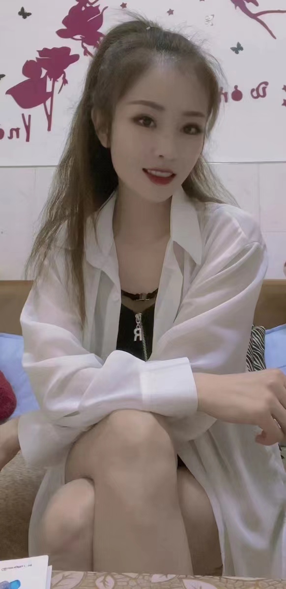 身材超级匀称的妹子