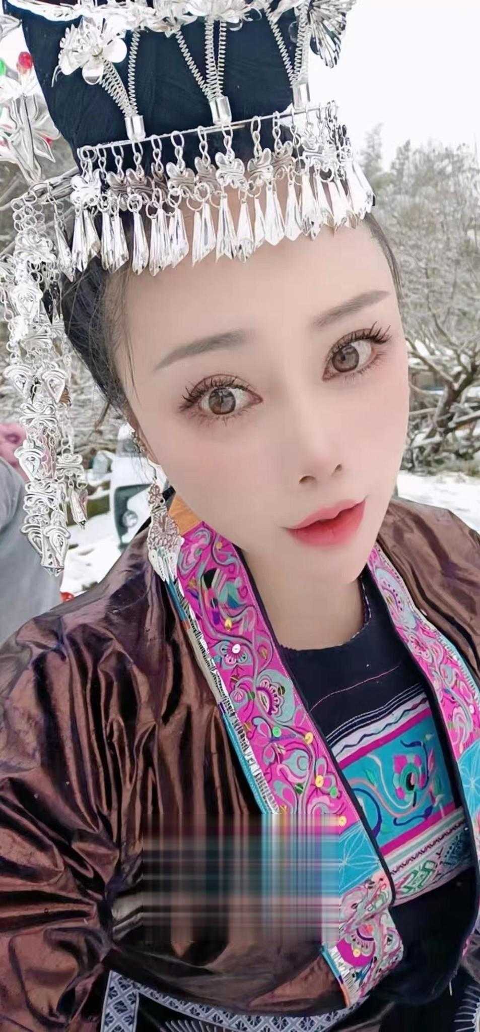 苗族大眼睛妹妹