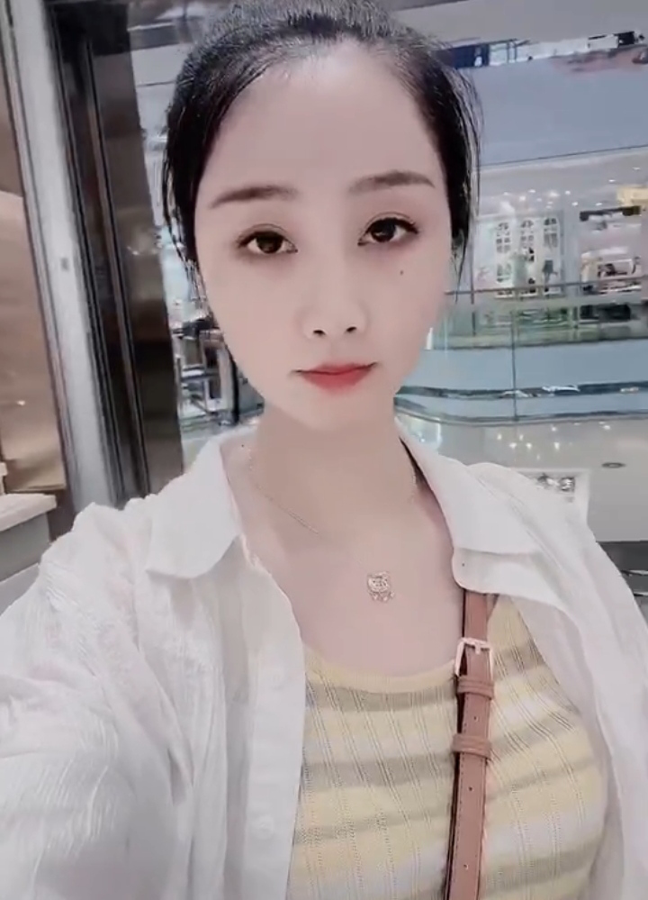 瑜伽妹妹 身体相当柔软 腰细腿长