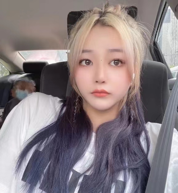 有点精神小妹的感觉