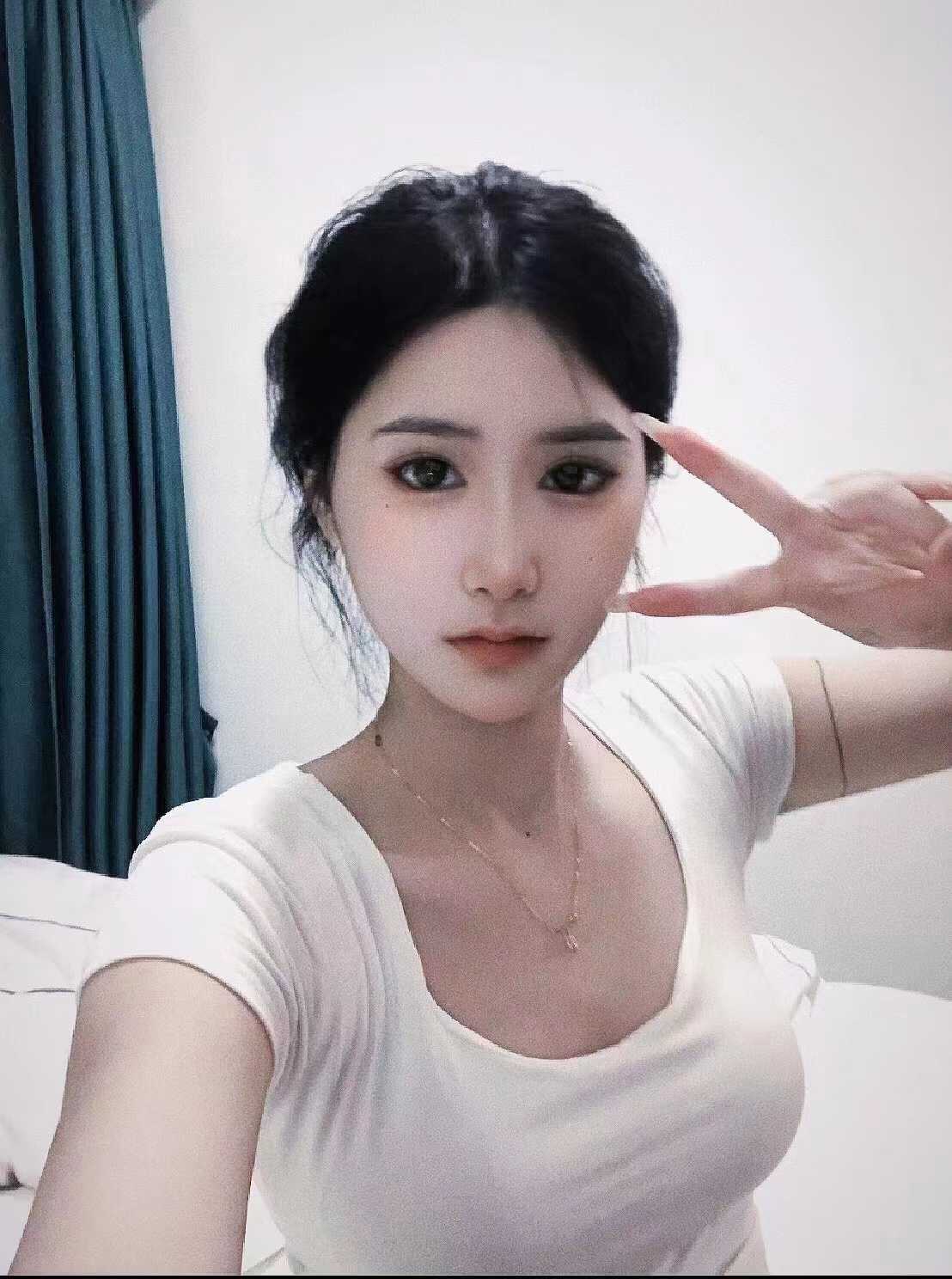 很漂亮的大眼妹子