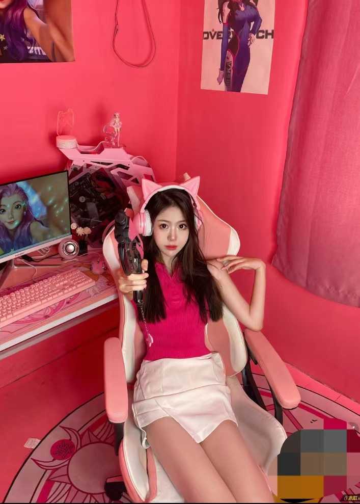 兼职的性感小主播