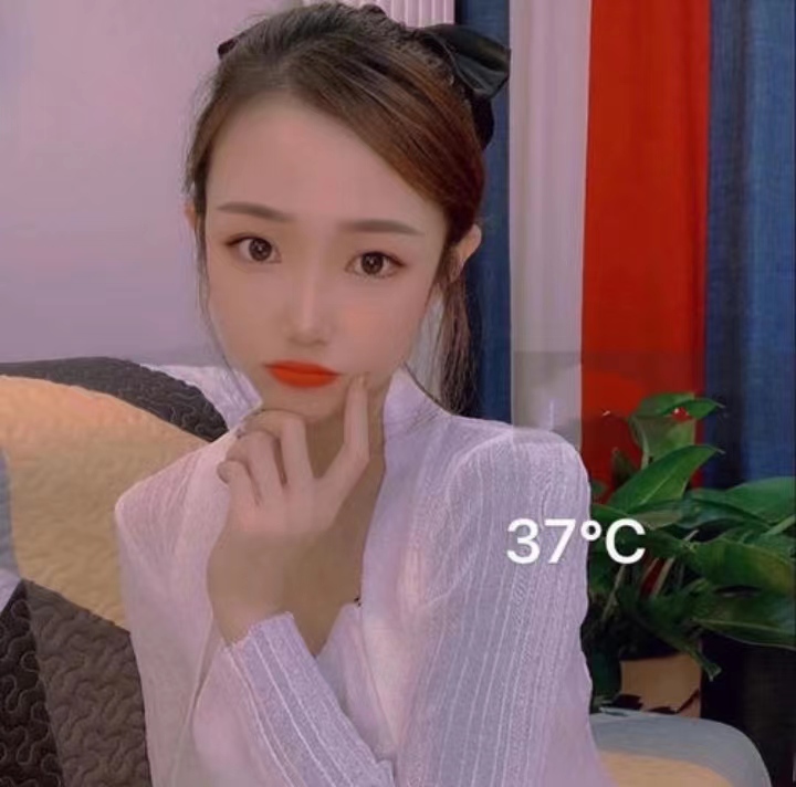 颜值身材很棒，jk制服很多