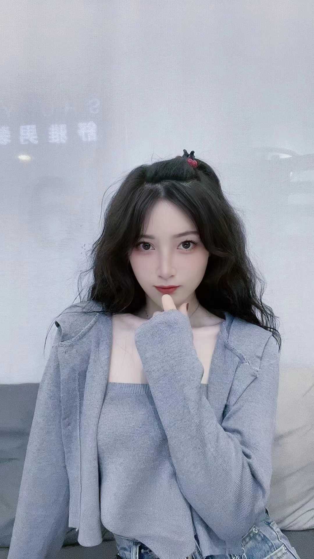 热情似火，长相甜美可爱