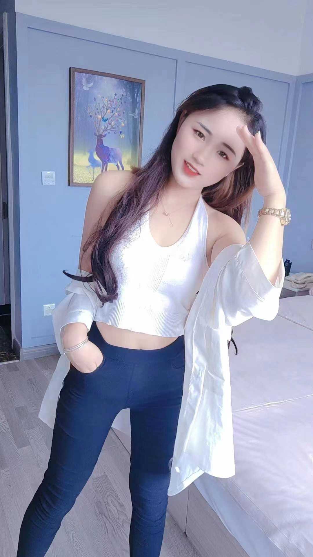 诱惑力十足的长发小妹