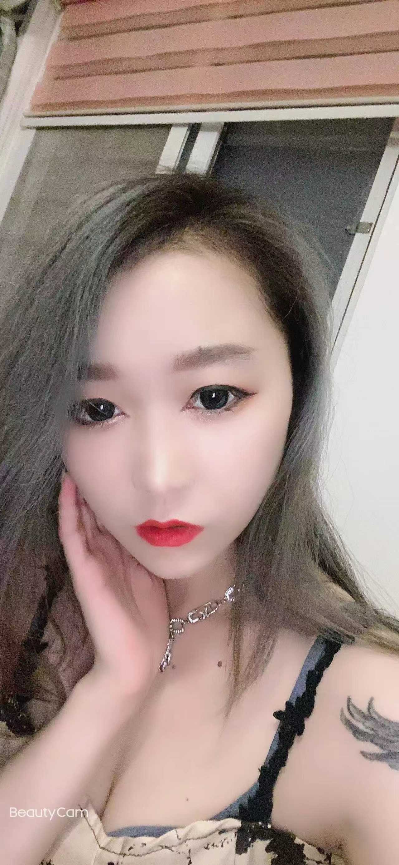 主动配合的灰发小妹