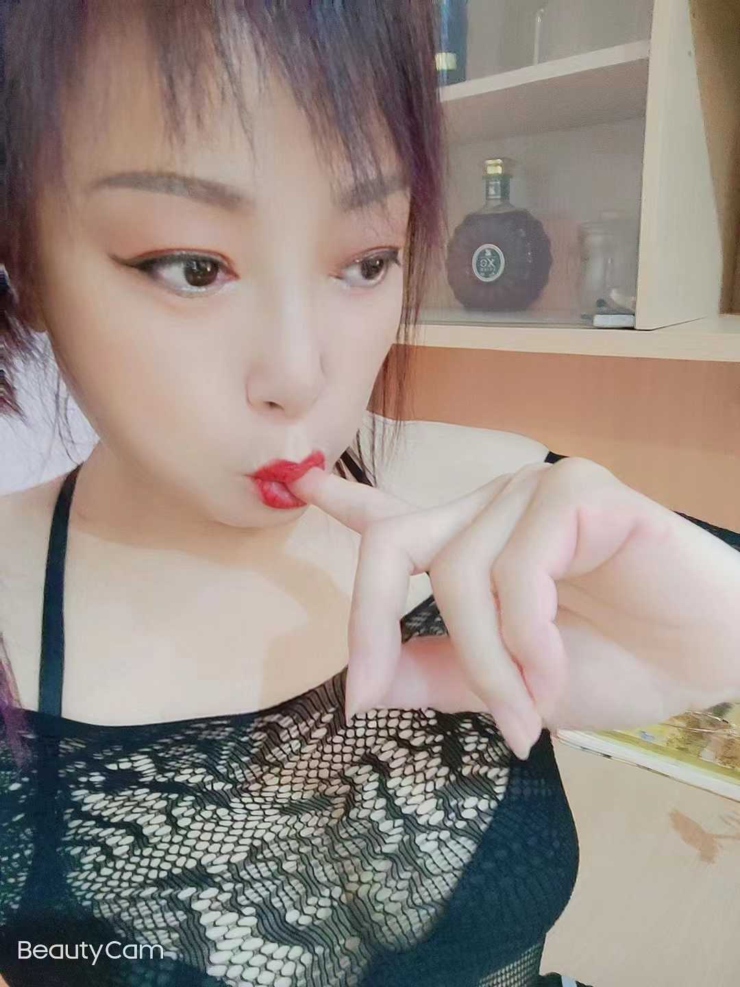 胸大的熟女一枚