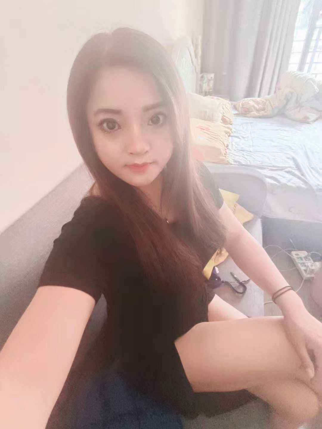 姿势随意，完全配合你