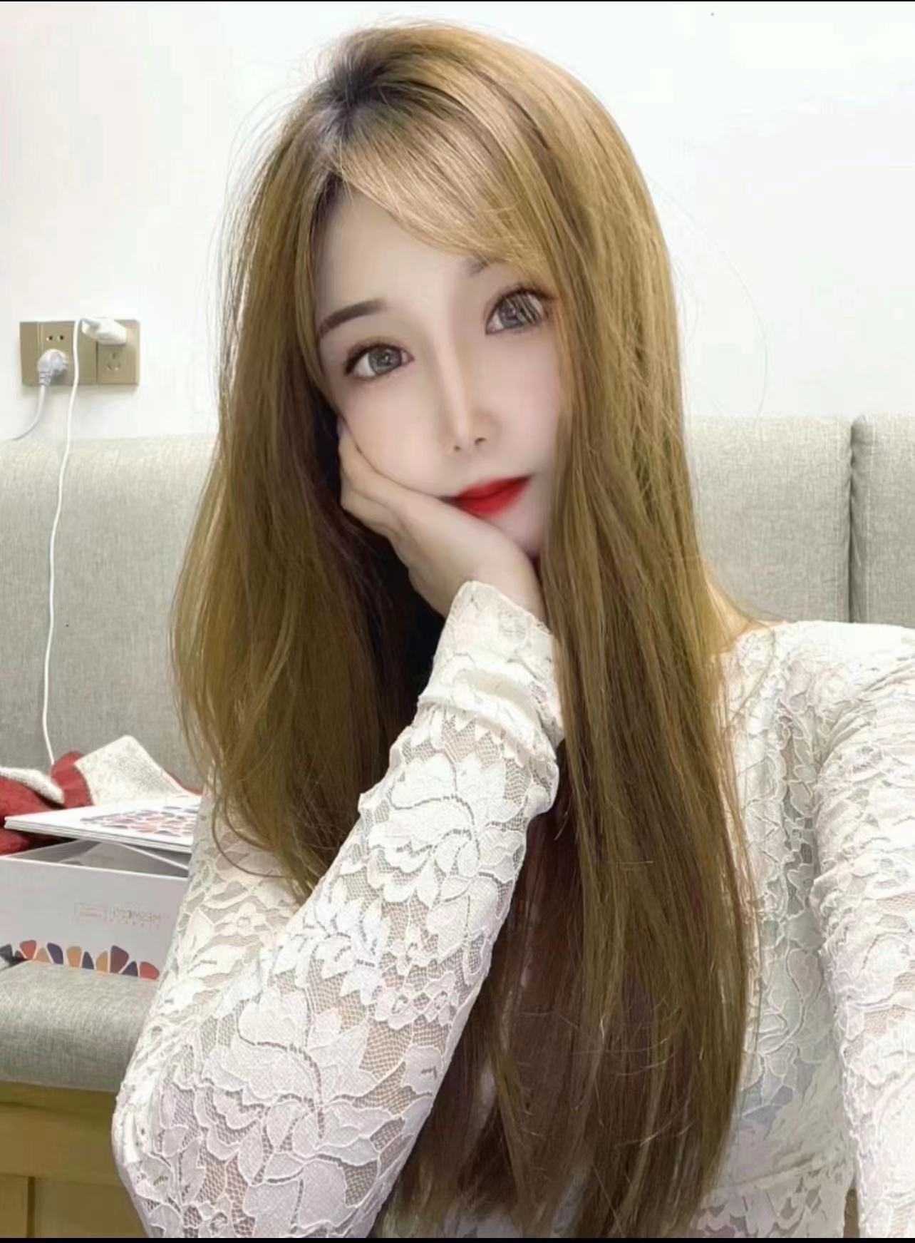 金发小妹，诱惑力十足