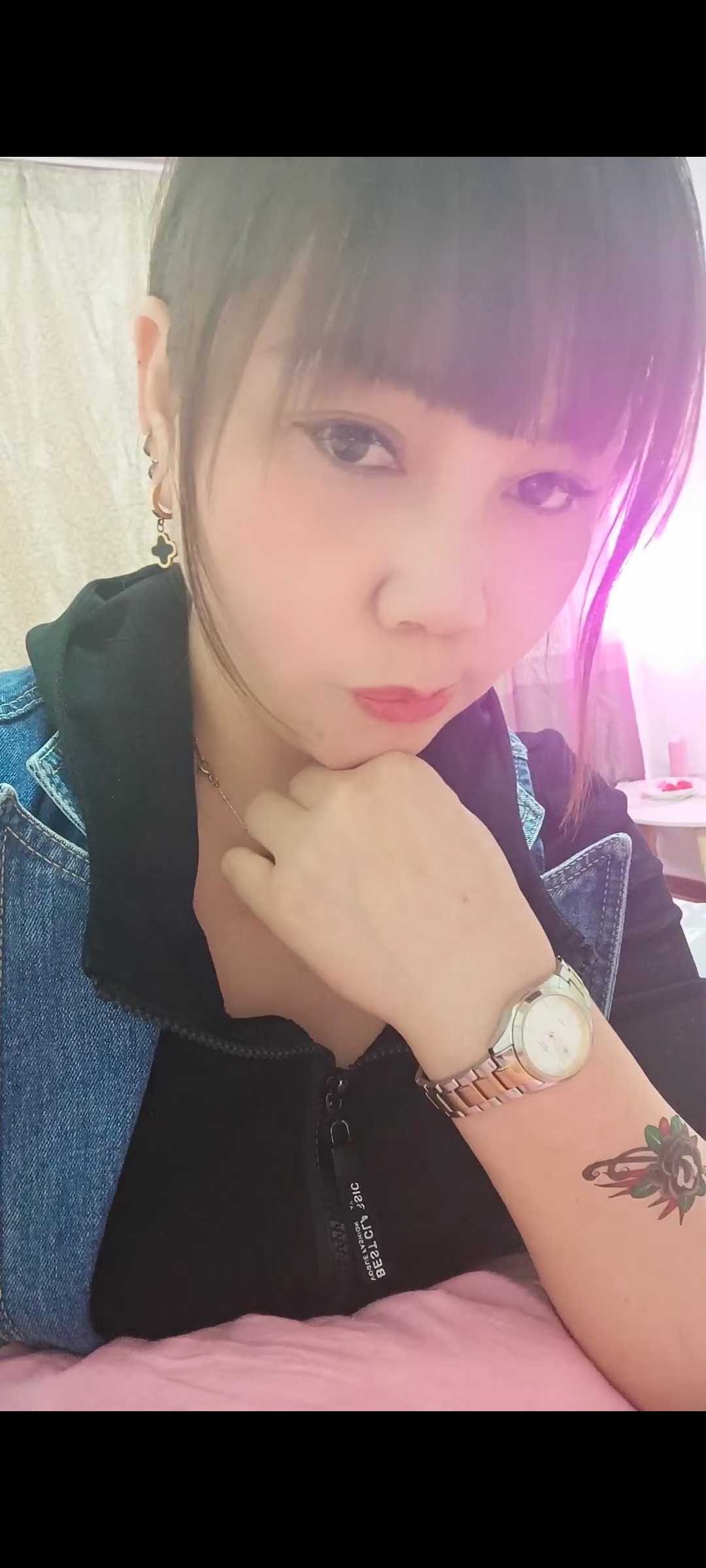 纹身少妇，很热情