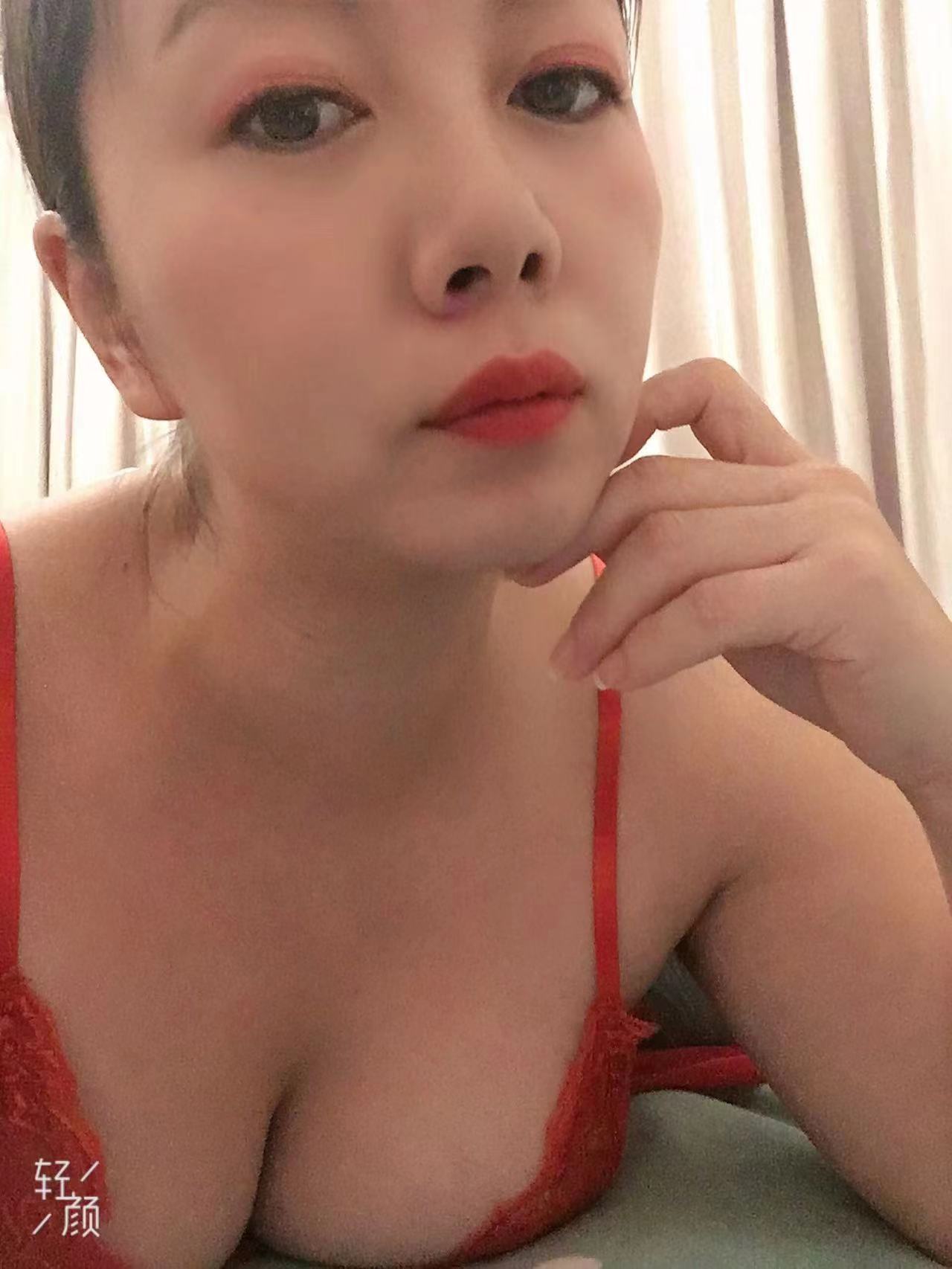 温柔善谈，喜欢熟女的可以联系