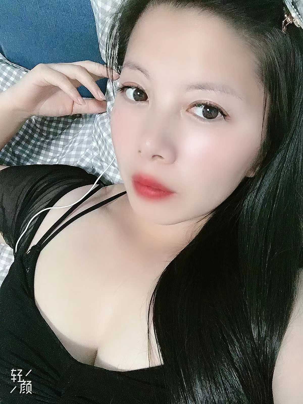 温柔善谈，喜欢熟女的可以联系